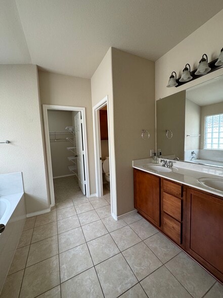 Building Photo - 8716 Wood Stork Dr