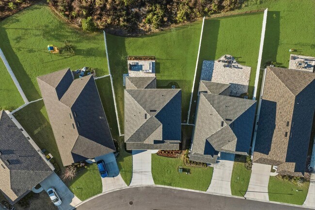 Building Photo - Beautiful Home