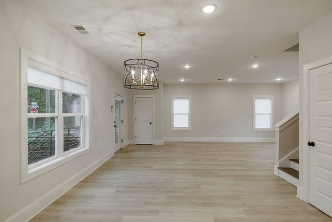 Building Photo - 125 Harper St