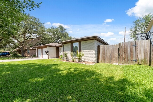 Building Photo - 10907 Sageleaf Ln