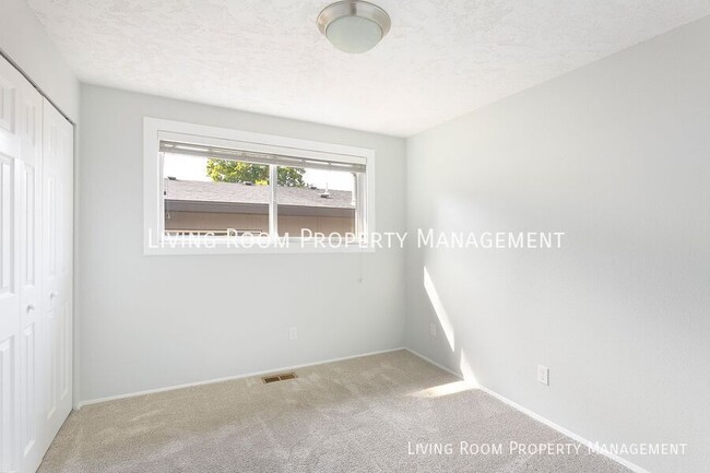 Building Photo - 4816 SE 36th Ave