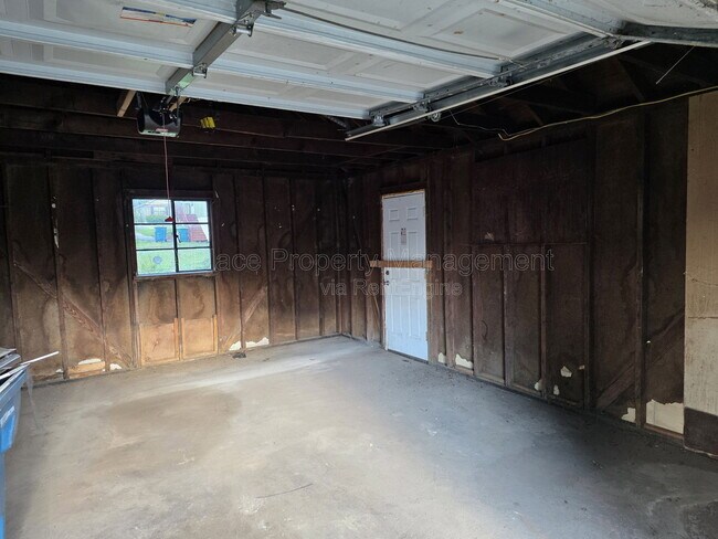 Building Photo - 6042 Hancock Ave