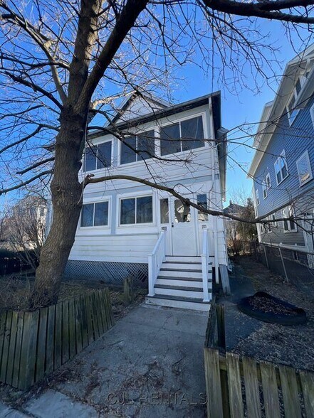 Primary Photo - 100 Alpine St