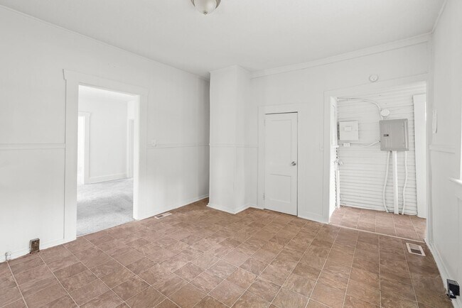 Building Photo - Charming 4 Bedroom, 2 Bathroom house