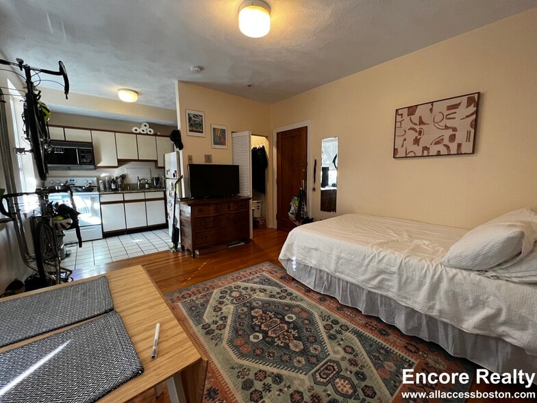 Building Photo - 92 Gordon St