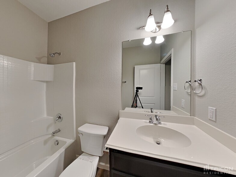 Building Photo - 408 Glen Meadow Dr