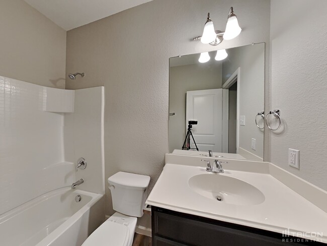Building Photo - 408 Glen Meadow Dr