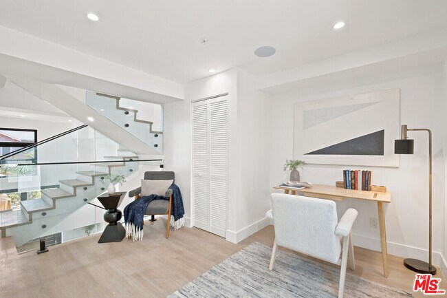 Building Photo - 1159 N Formosa Ave