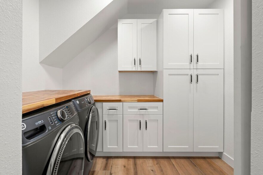 Building Photo - 819 Bay Esplanade