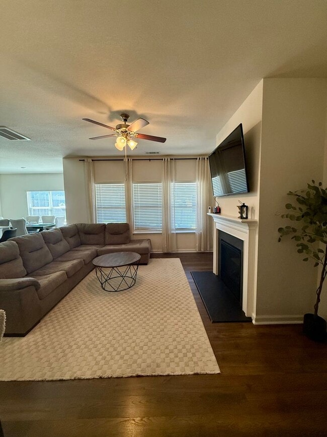 Building Photo - 215 Wanderlust Ct