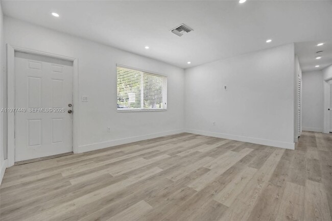 Building Photo - 1401 NE 152nd St