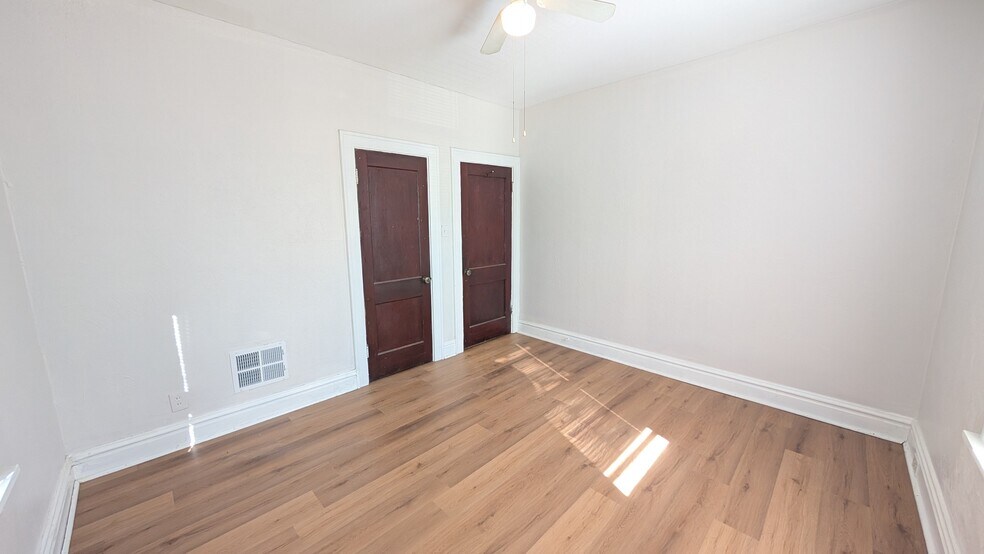 Building Photo - 5042 Mardel Ave