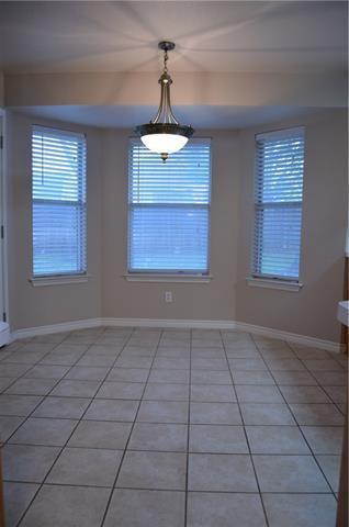 Building Photo - Spacious 3/2/2 For Lease