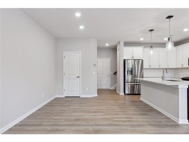Building Photo - 2438 N Blossom Cir