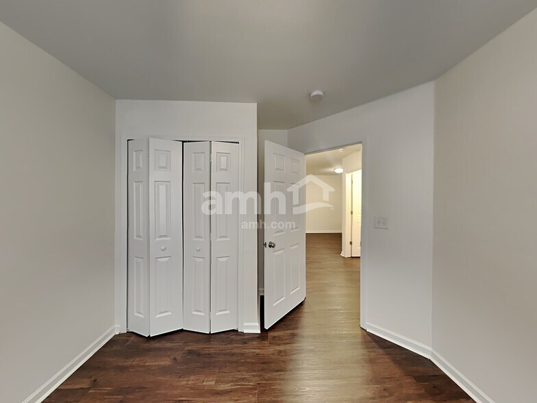 Building Photo - 5116 Abercromby St