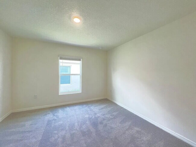 Building Photo - **AVAILABLE AUGUST 1** Charming 3-Bedroom ...