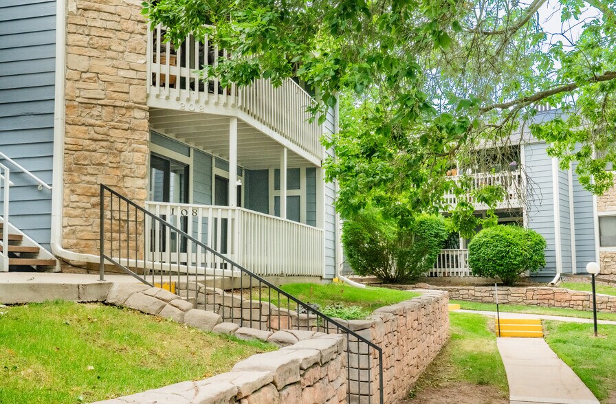 Building Photo - 8335 Fairmount Dr
