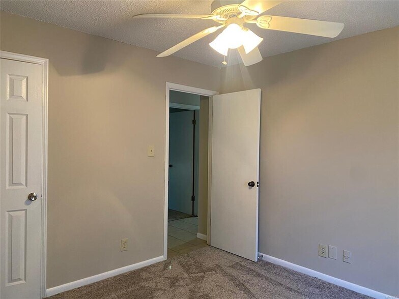 Building Photo - 416 Fieldbrook Dr