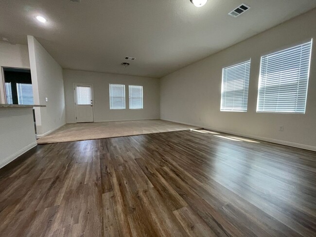 Building Photo - Available for a July 2025 Move In-Modern 3...