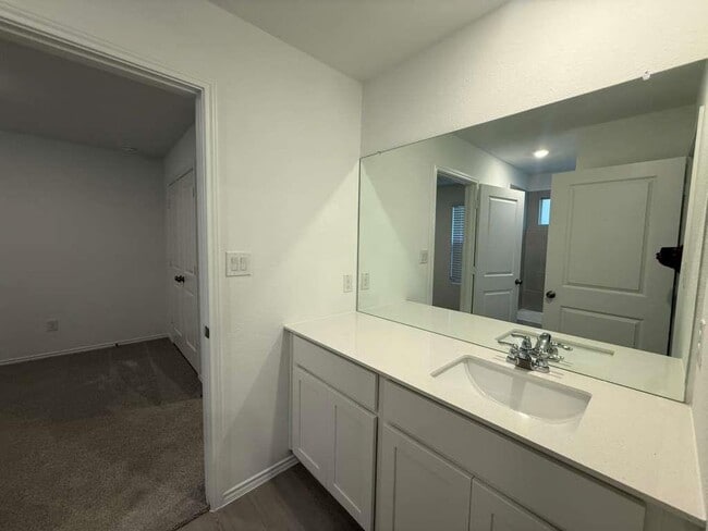 Building Photo - 569 Sormonne Lp