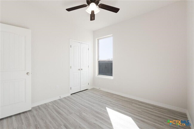 Building Photo - 508 W Avenue B
