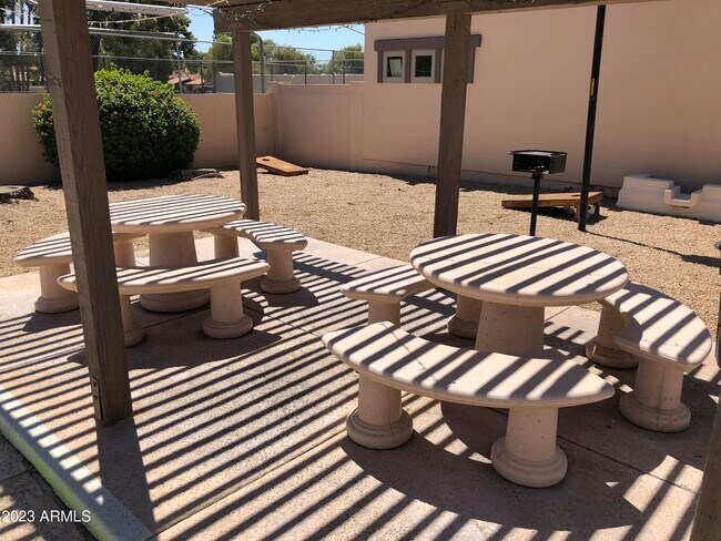 Building Photo - 6527 N 13th Dr