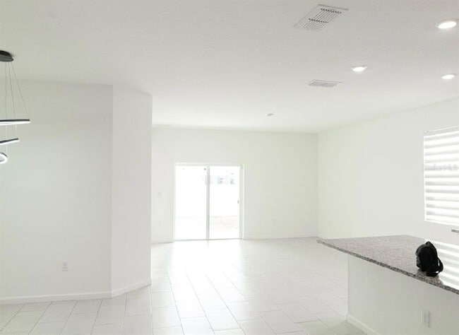 Building Photo - 445 Silver Palm Dr