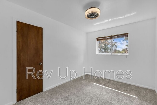 Building Photo - 309 E 200 S