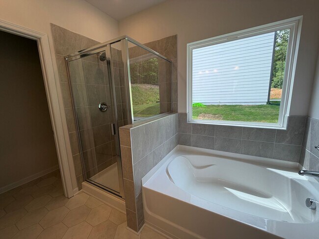 Building Photo - Brand New 4/3.5 House in West Rome- $2,195