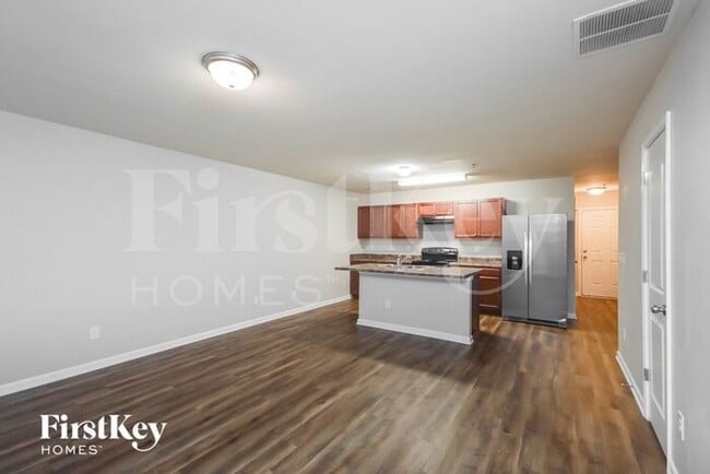 Building Photo - 2044 Reavis Blf NE