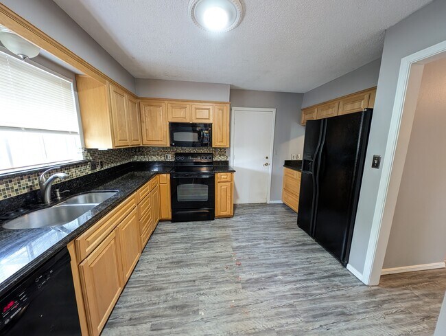 Building Photo - 8220 S College Ave