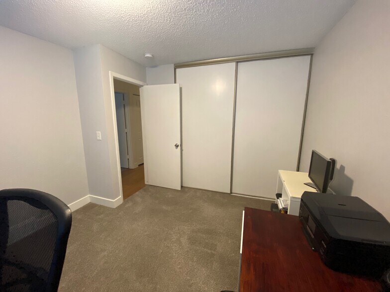 Large closet - 6228 Magnolia Ln N