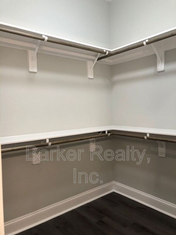 Building Photo - 414 S White St