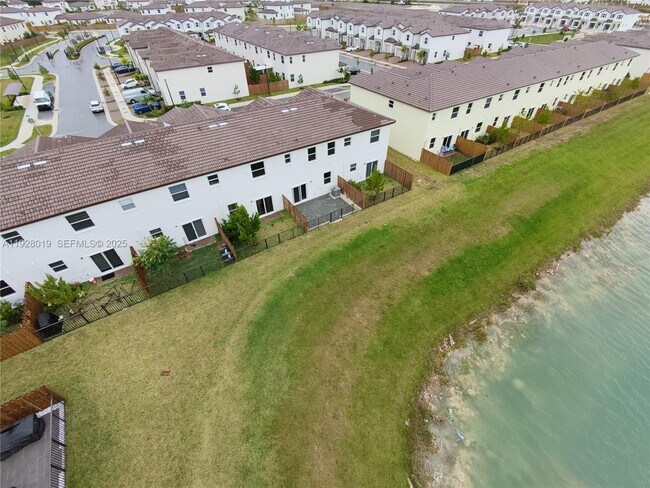 Building Photo - 2833 SE 25th Ave