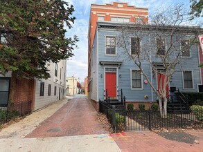Building Photo - 816 1/2 8th St NE