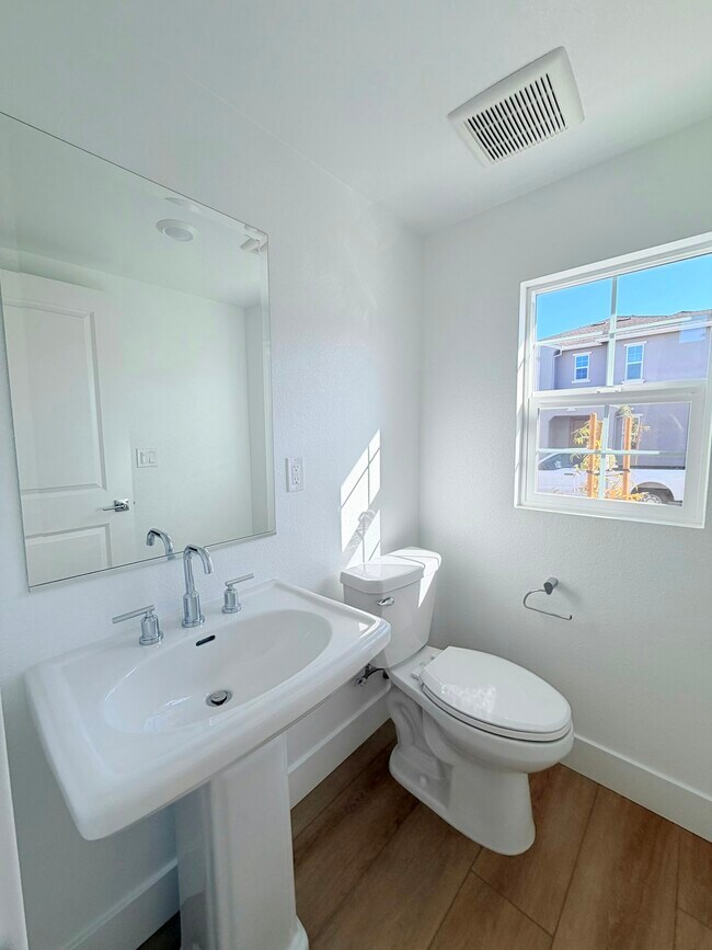 Building Photo - 397 N Paso Robles Dr