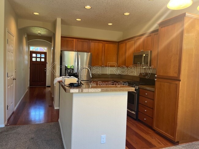 Building Photo - 473 NE 61st Pl