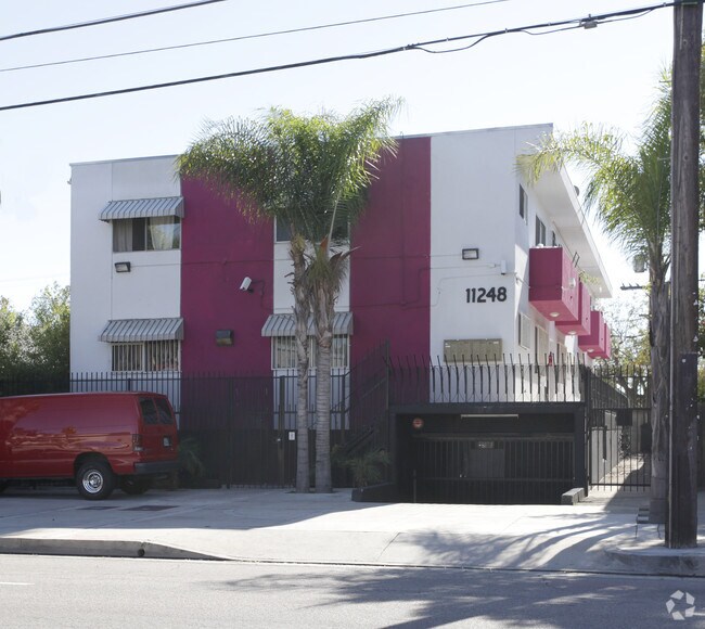 Primary Photo - 11248 Oxnard St