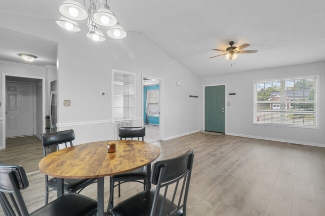 Building Photo - 354 Broadmore Dr