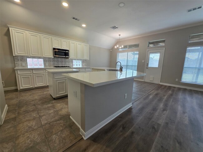 Building Photo - 2219 Lakewind Ln