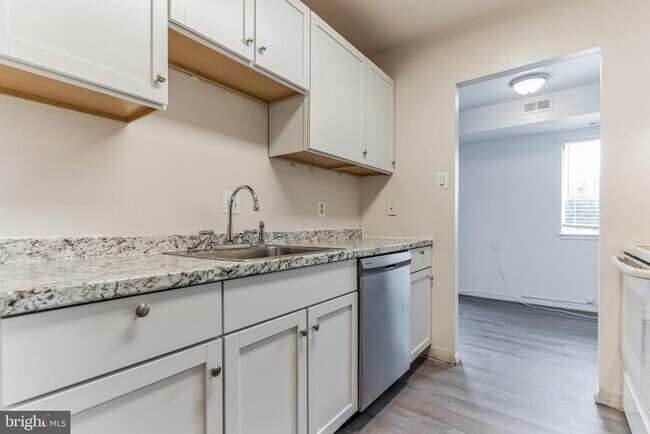 Building Photo - 7598 Gales Ct