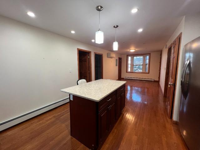 Building Photo - 2 bedroom in SUNNYSIDE NY 11104