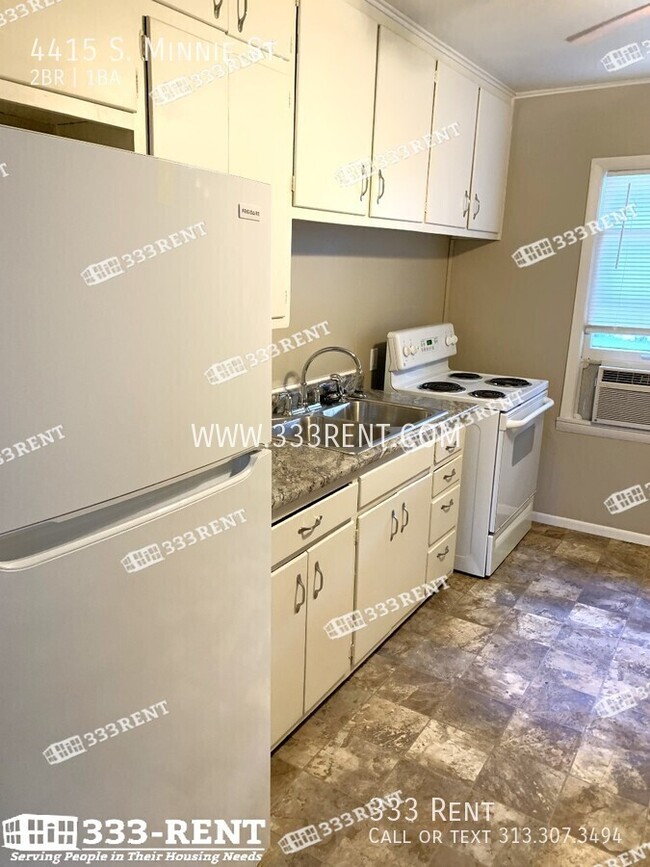 Building Photo - Cozy Two Bedroom Duplex Located in the Hea...