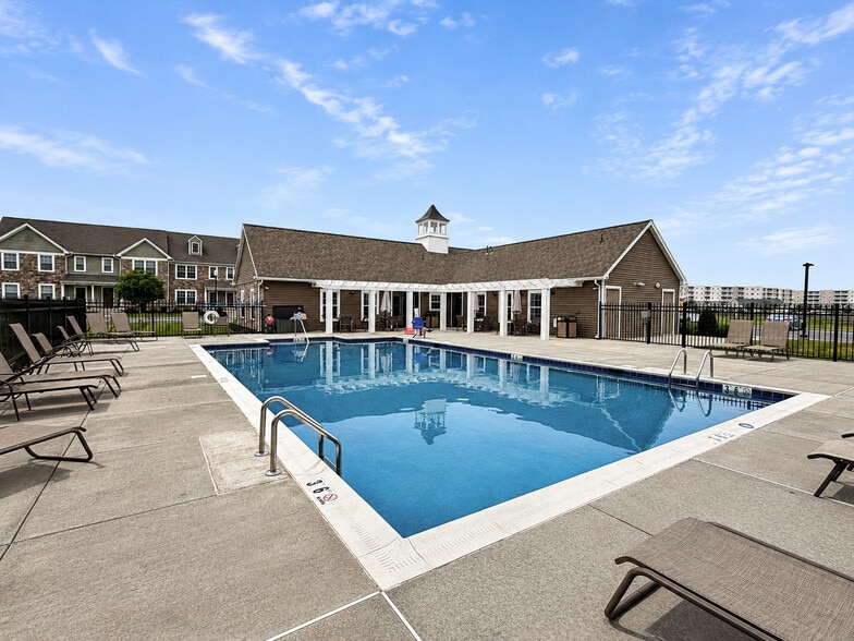 Building Photo - 721 Farmwood Ln