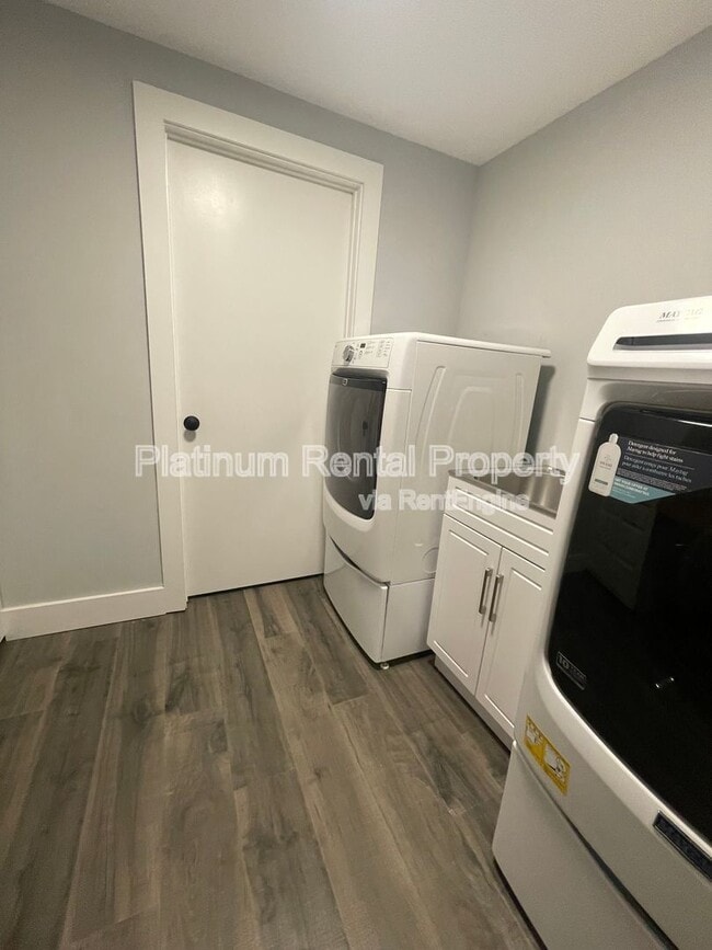 Building Photo - 3828 Donaldson Dr