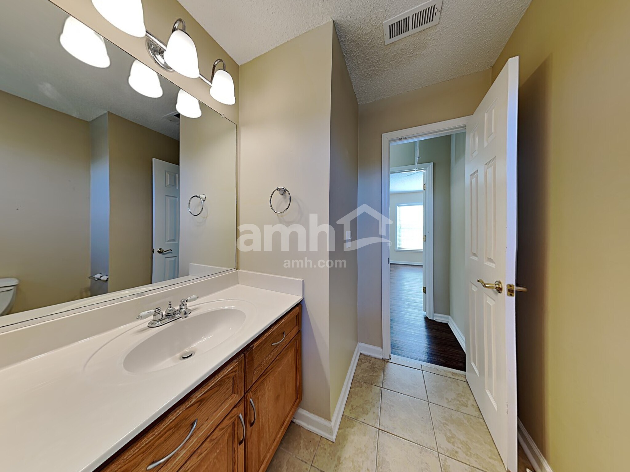 Building Photo - 1605 Glenn Meade Dr