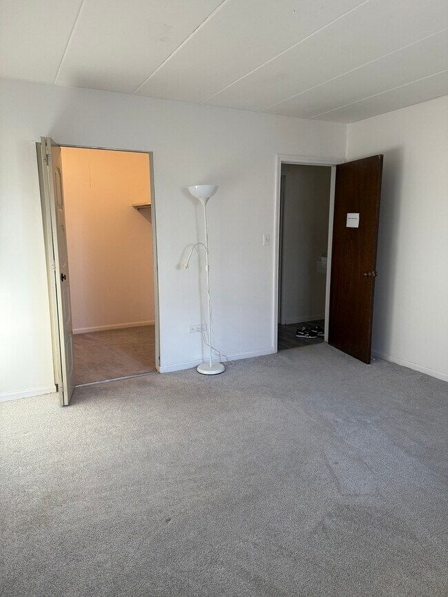 Building Photo - 138 E Bailey Rd