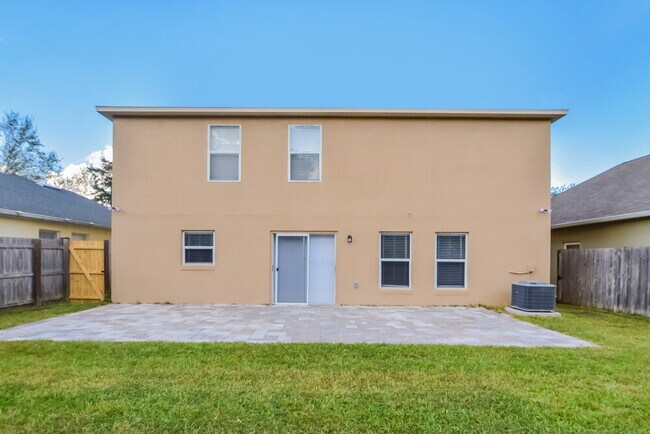 Building Photo - 250 Lynn St