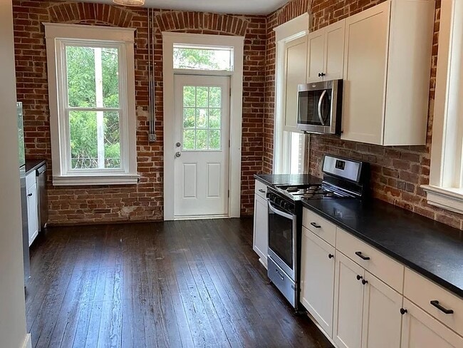 Building Photo - Olive Duplex