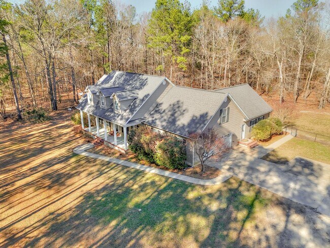 Building Photo - Large House on 3.5 Acres in Harlem